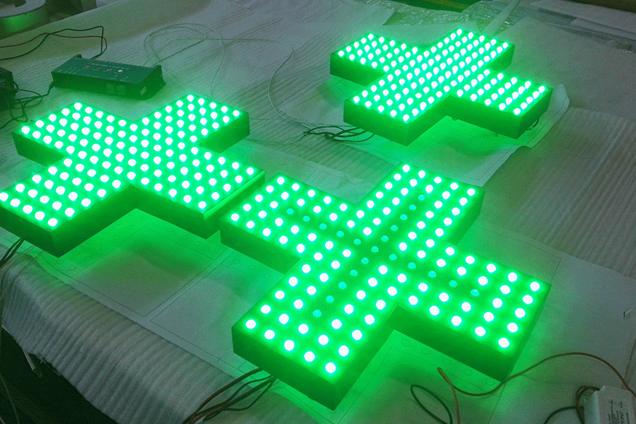 为何用LED冲孔外露字制作楼顶发光大字？